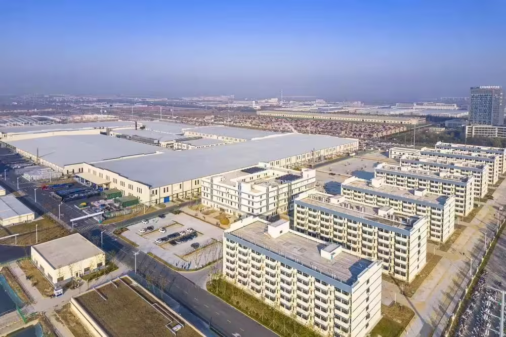 比亞迪動力電池二期項目首批量產產品下線:位于江蘇鹽城,計劃年產 15GWh